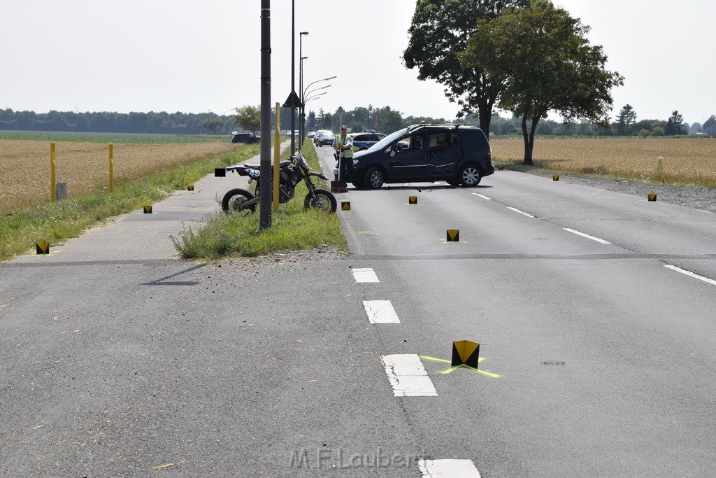 Schwerer Krad Pkw Unfall Koeln Porz Libur Liburer Landstr (Krad Fahrer nach Tagen verstorben) P104.JPG - Miklos Laubert